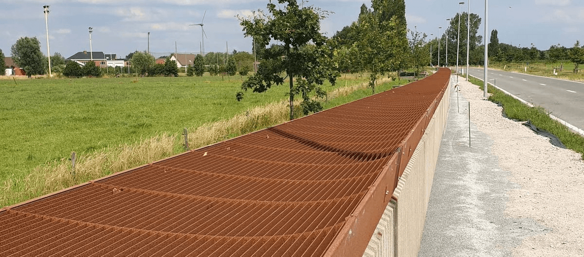 Geluidswal van beton met stalen diffractor. Foto: 4Silence