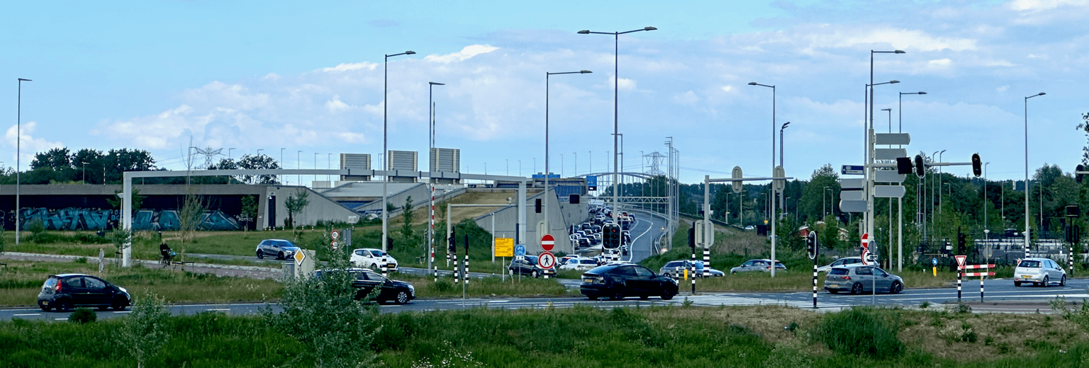 Brasapark - het park bovenop de tunnel van de A9 in Amsterdam-Zuidoost